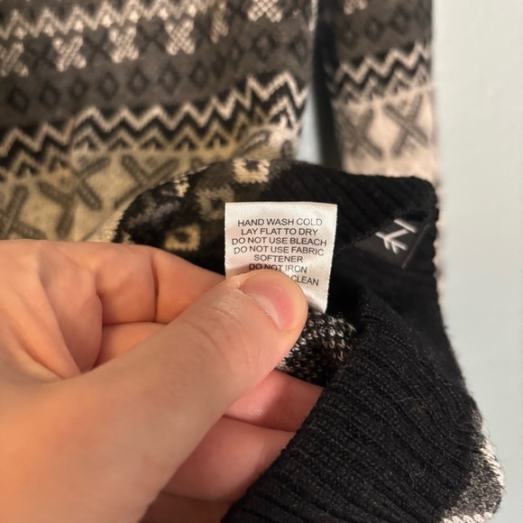 Neve Women Zoe Black White Snowflake Pattern Merino Wool Crewneck Sweater Small - Picture 11 of 11